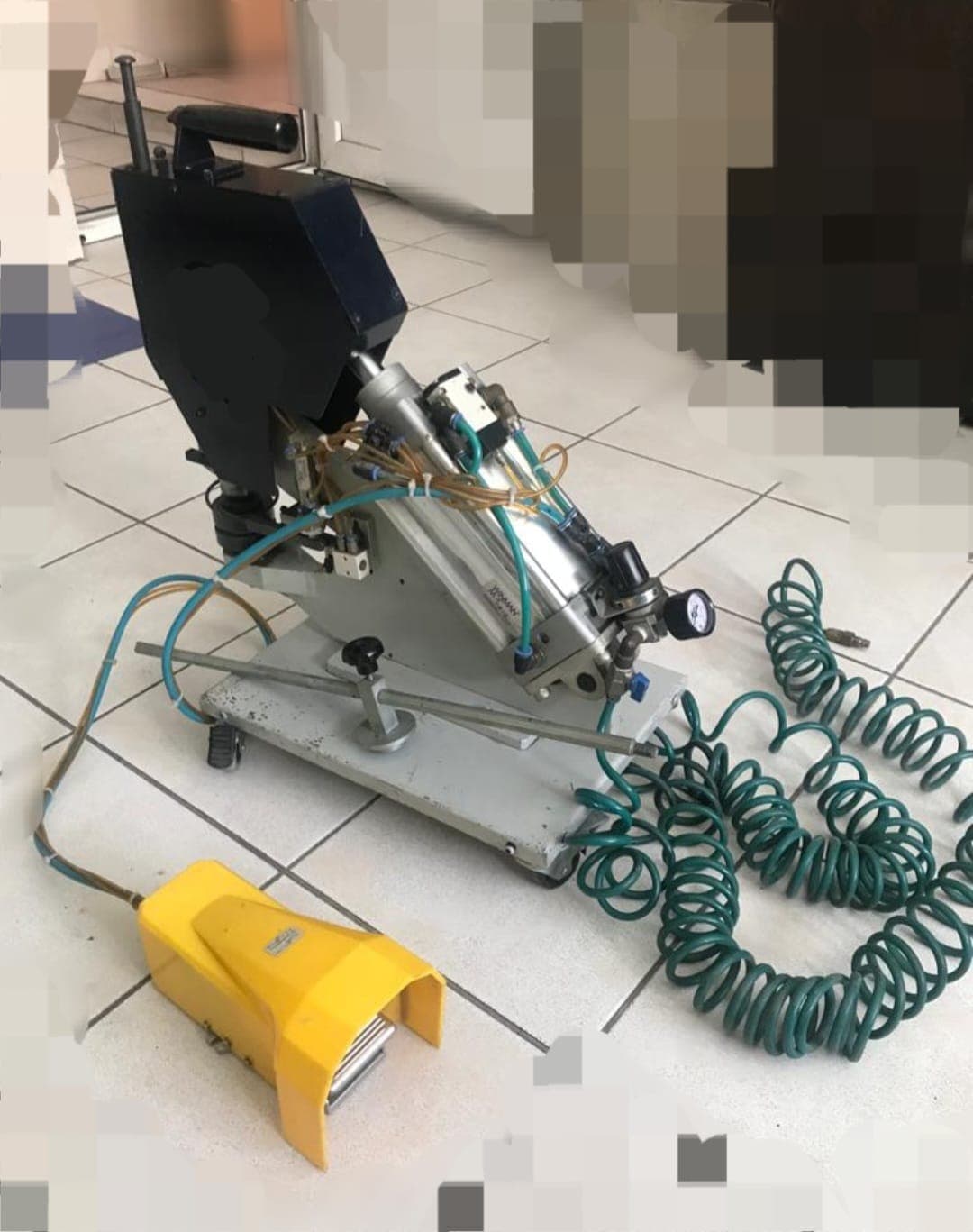 Kapsül Delme ve Çakma Makinesi